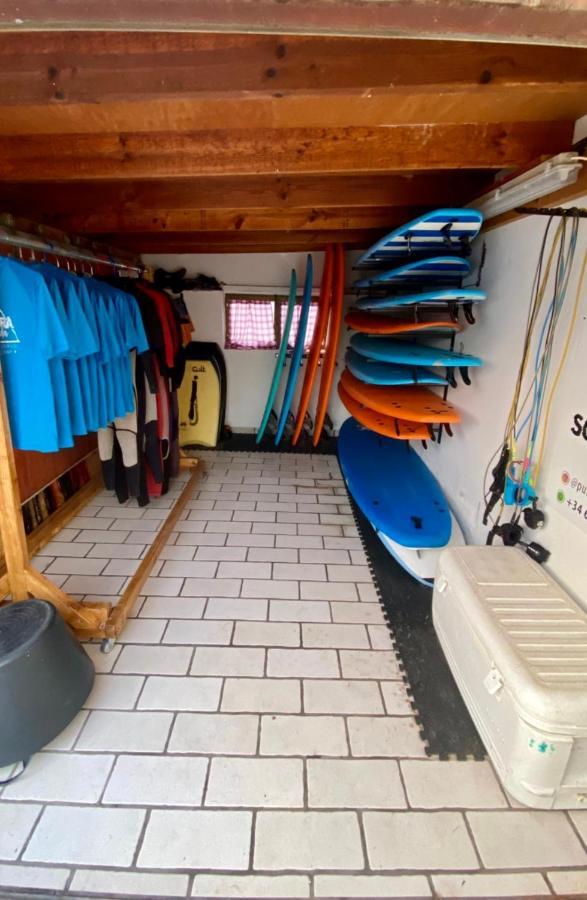 Pura Vida Surf Camp & School Vandrarhem La Oliva Exteriör bild